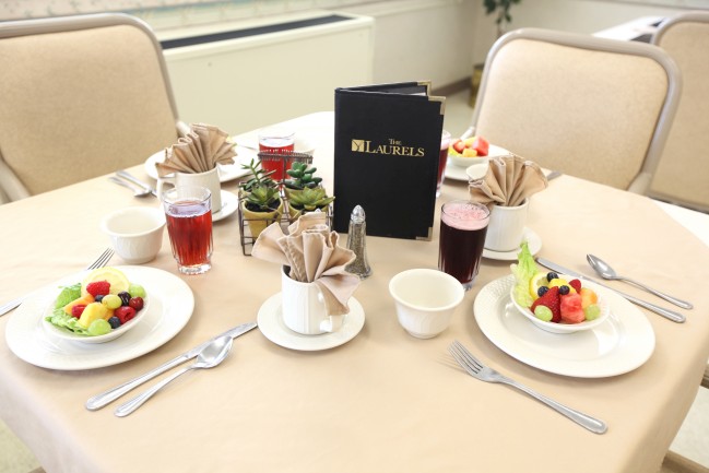 The Laurels of Galesburg: Dining