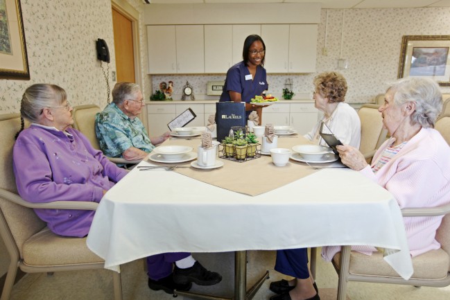 The Laurels of Galesburg: Dining