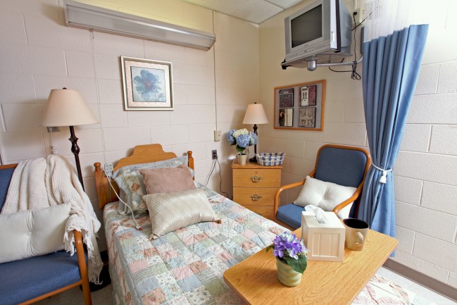 The Laurels of Galesburg: Guest Room